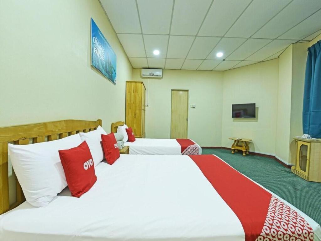 Oyo 90672 De Paradise Turtle Hotel Kerteh Luaran gambar
